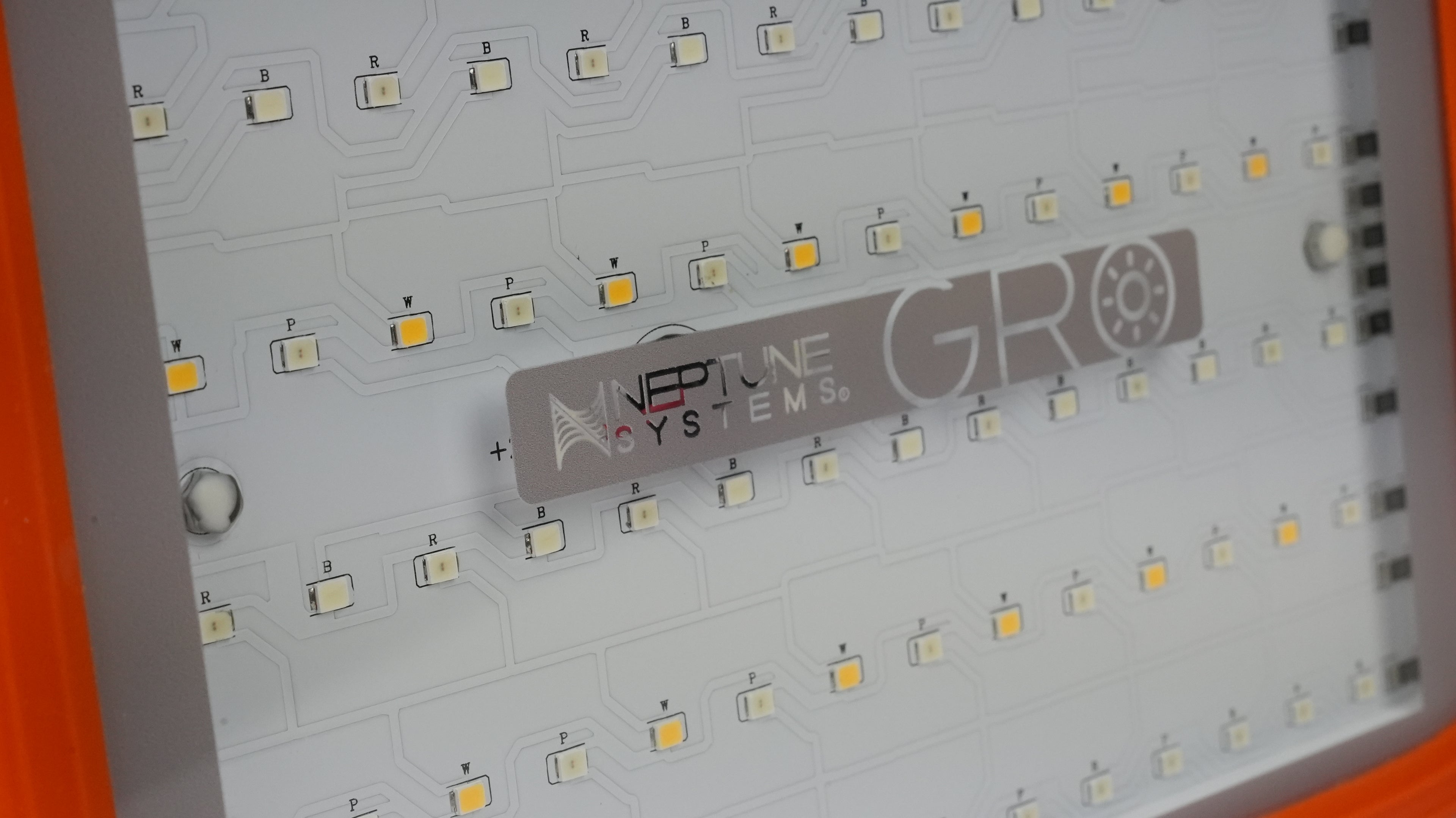 GRO Light with Pipe Mount Bracket
